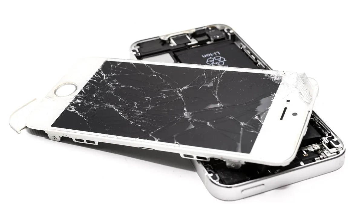 Ράγισε η οθόνη του iPhone: αλλαγή τζαμιού ή ολόκληρης οθόνης; Τι ισχύει πραγματικά